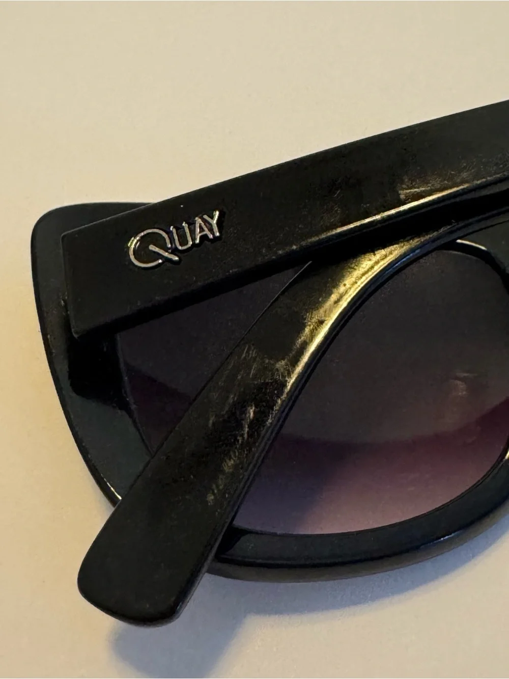 QUAY Australia Breath Of Life Sunglasses - Black Frames Gradient Purple Lens NWT